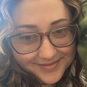 Meet your Posher, Caitlin